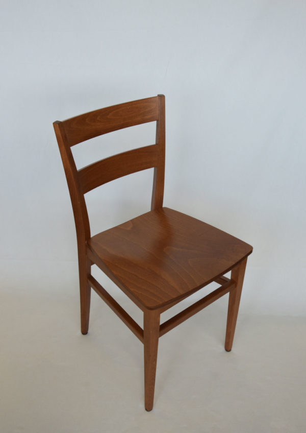 chaise traditionnelle en bois