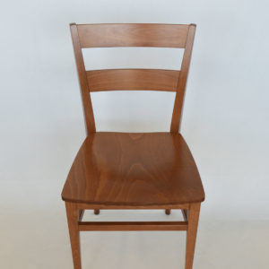 chaise traditionnelle en bois
