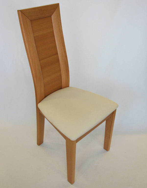 chaise moderne en bois