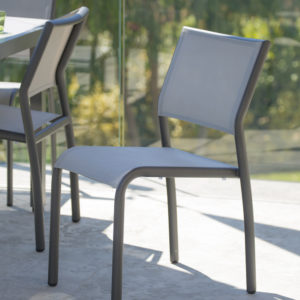 Chaise empilable TICAO