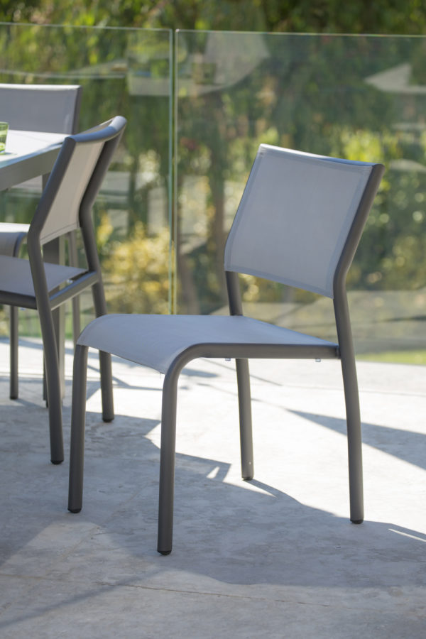 Chaise empilable TICAO