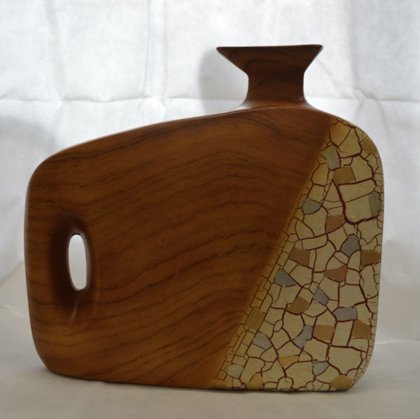 vase en bois avec mosaïque