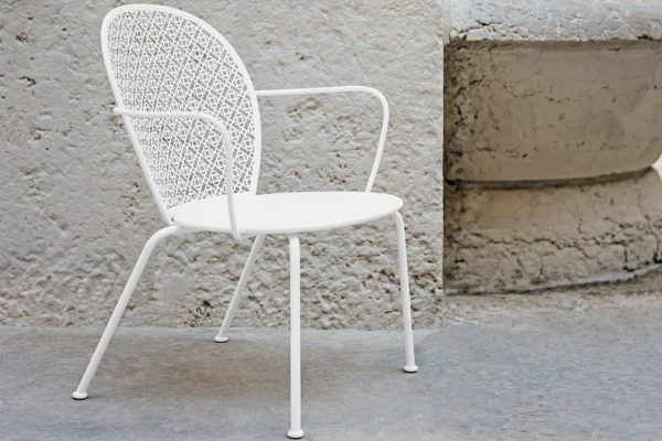 FAUTEUIL BAS LORETTE FERMOB